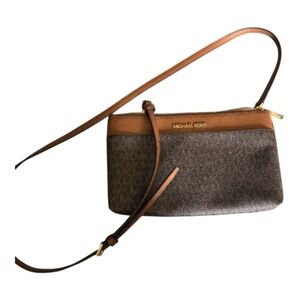 NWOT Michael Kors Crossbody/Clutch with Zipper Closure